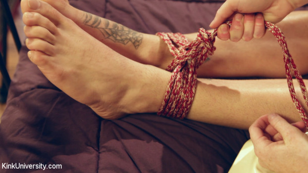 sex_bondage_-_rope_skills_for_the_bedroom_with_ella_novams_nikki_nefarious_and_hexxus-5.jpg