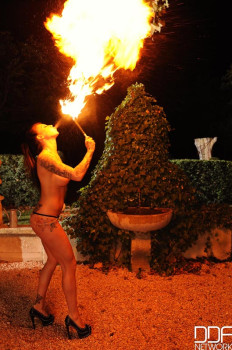 flaming-hot-pussy-sexy-pyromaniac-plays-with-fire-15.jpg
