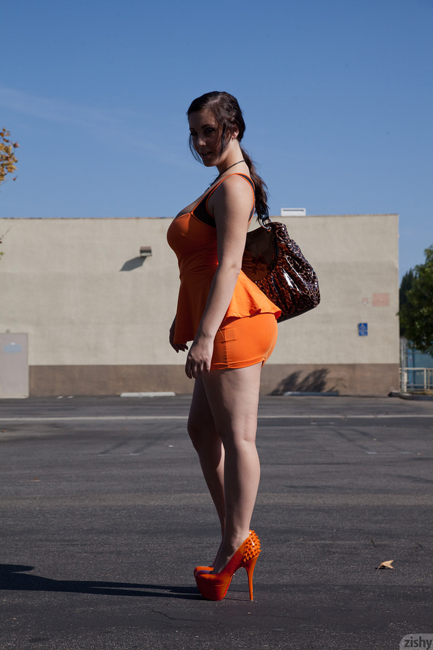 Noelle Easton Trainiert Ihre Muschi Noelle Easton Trainiert Ihre Muschi